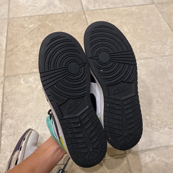 Nike Air Jordan 1 size 4 US KIDS - Picture 3 of 4